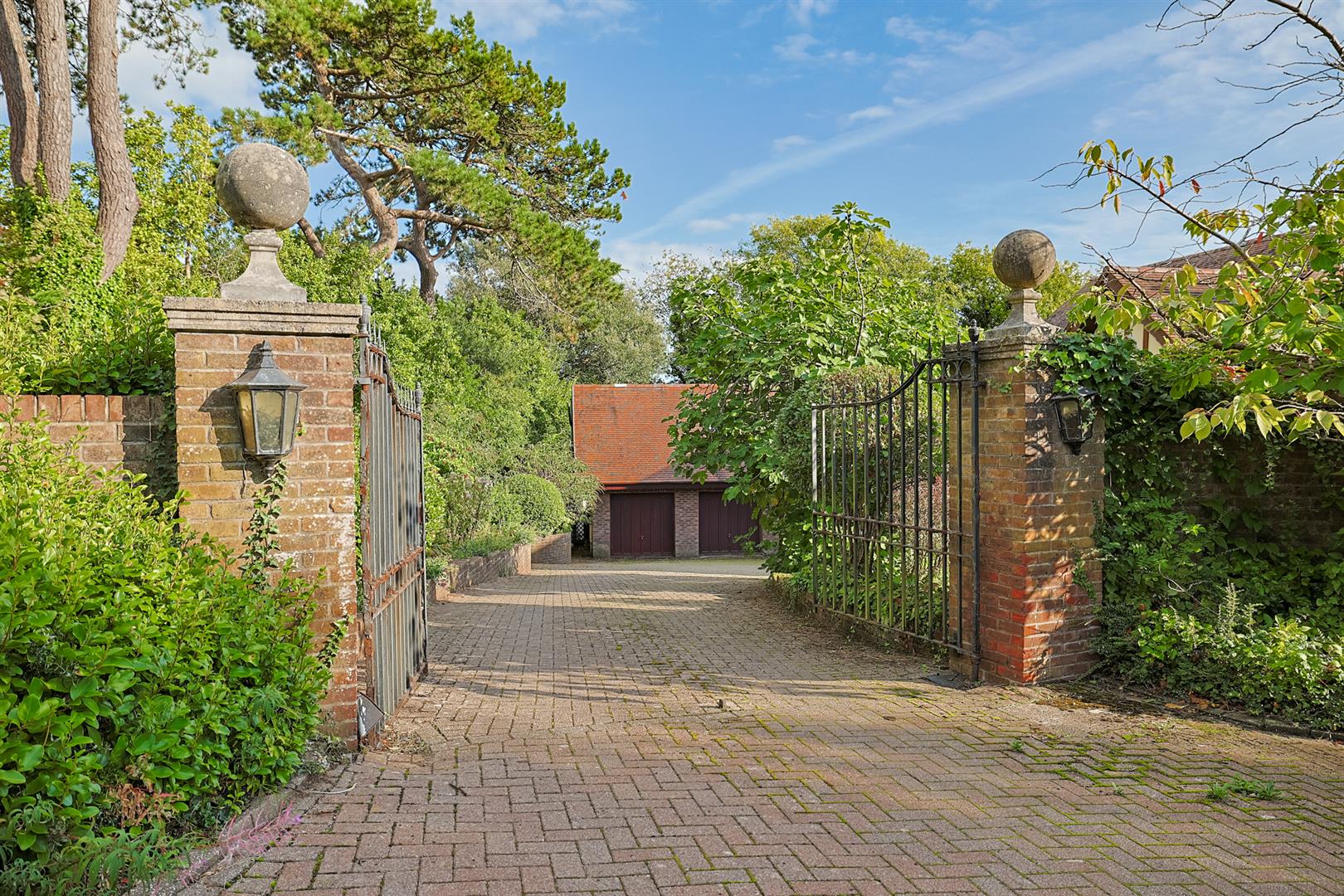Grovewood, Groves Avenue, Langland, Swansea, SA3 4QF